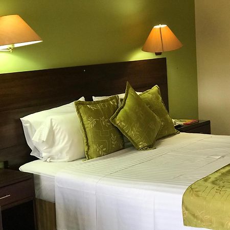 Casa Morales Hotel Internacional Y Centro De Convenciones Ibagué エクステリア 写真 A bedroom at the hotel