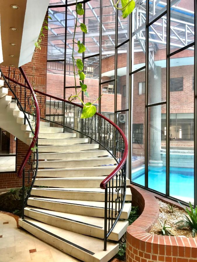 Casa Morales Hotel Internacional Y Centro De Convenciones Ibagué エクステリア 写真 The staircase at the entrance of the hotel
