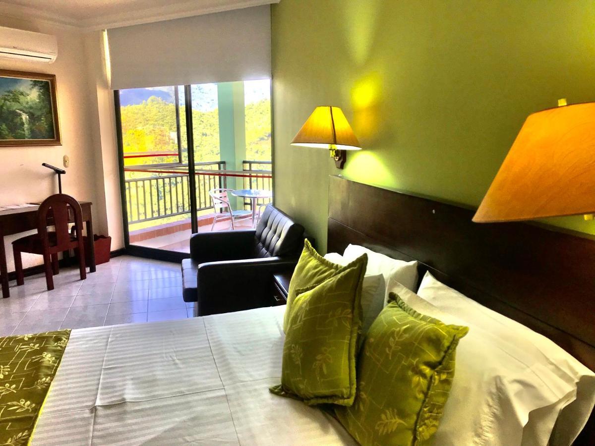 Casa Morales Hotel Internacional Y Centro De Convenciones Ibagué エクステリア 写真