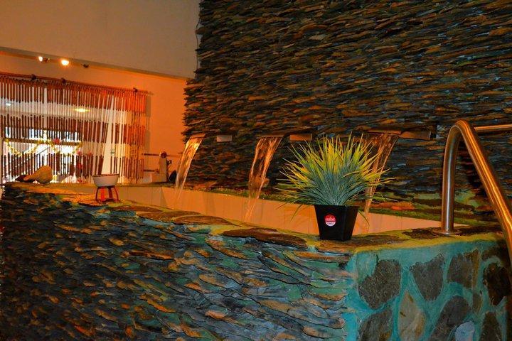 Casa Morales Hotel Internacional Y Centro De Convenciones Ibagué エクステリア 写真 Fountain at the entrance of the hotel