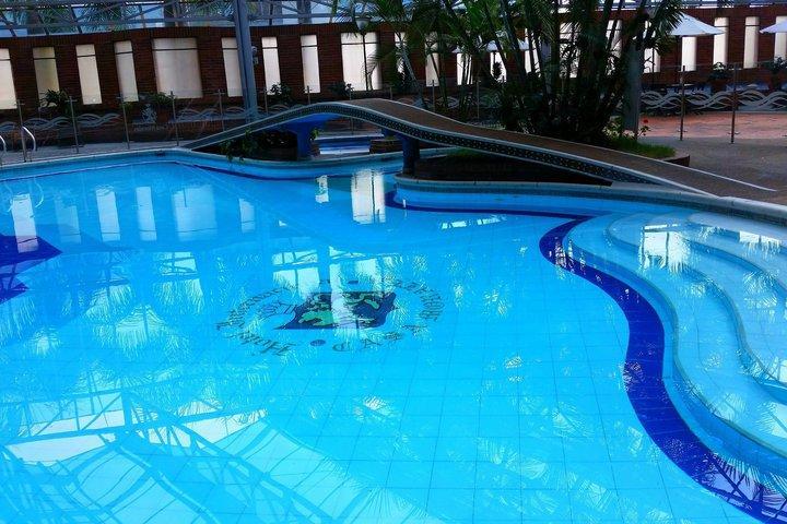 Casa Morales Hotel Internacional Y Centro De Convenciones Ibagué エクステリア 写真 Swimming pool at the hotel