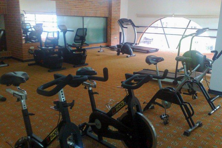 Casa Morales Hotel Internacional Y Centro De Convenciones Ibagué エクステリア 写真 The gym at the hotel
