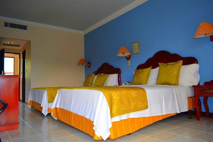 Casa Morales Hotel Internacional Y Centro De Convenciones Ibagué エクステリア 写真 A room at the hotel