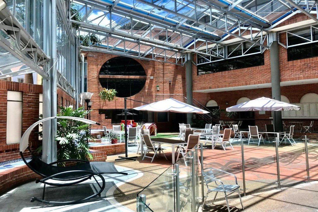Casa Morales Hotel Internacional Y Centro De Convenciones Ibagué エクステリア 写真 The courtyard at the University of East London