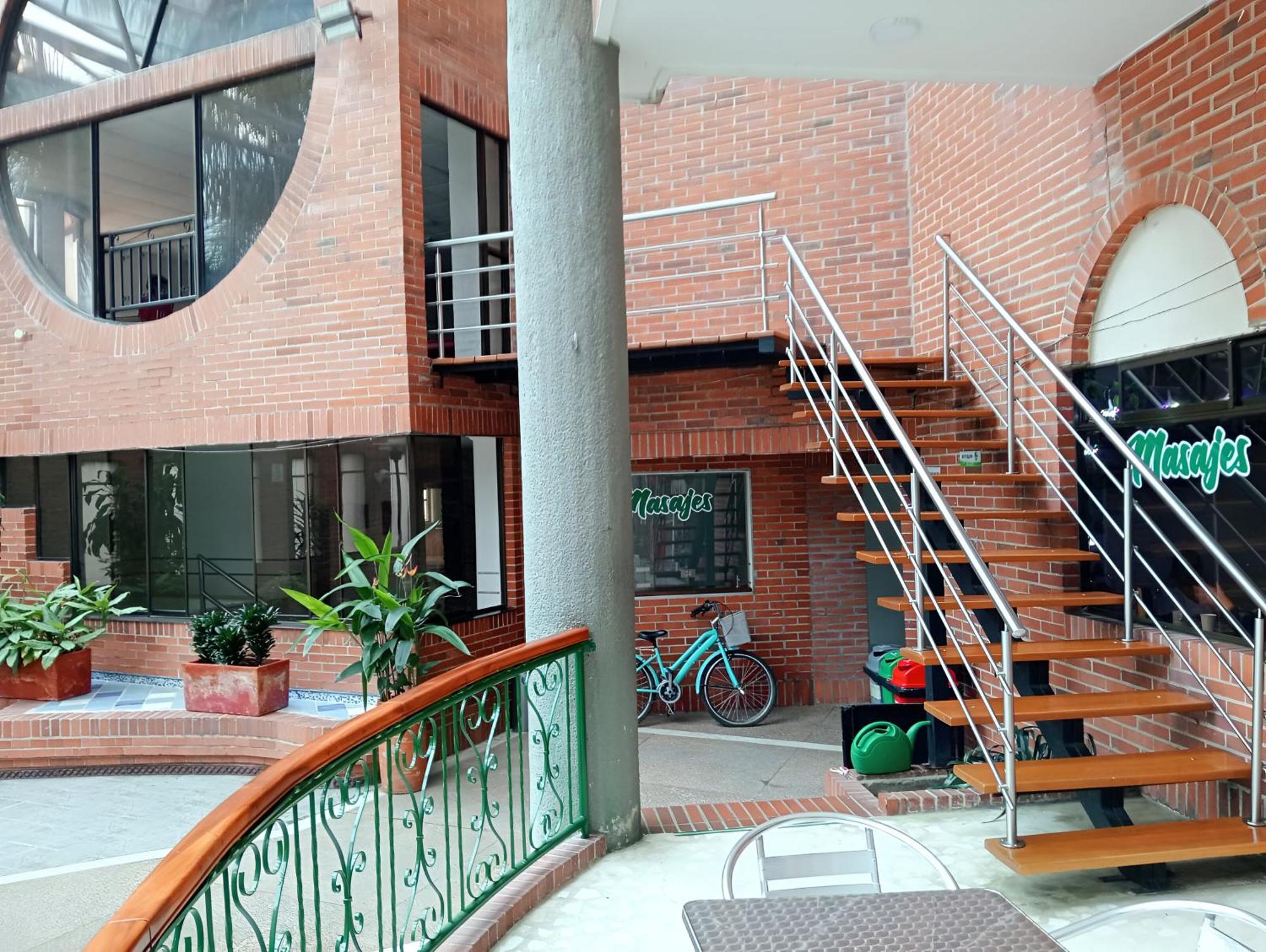 Casa Morales Hotel Internacional Y Centro De Convenciones Ibagué エクステリア 写真 Interior of the library