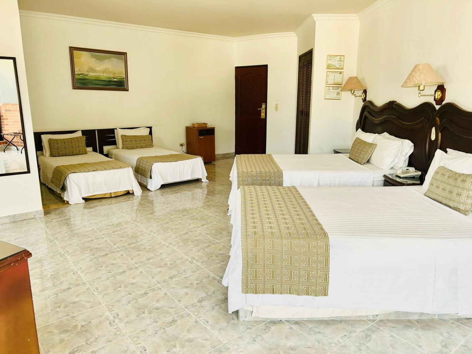 Casa Morales Hotel Internacional Y Centro De Convenciones Ibagué エクステリア 写真 A room at the hotel