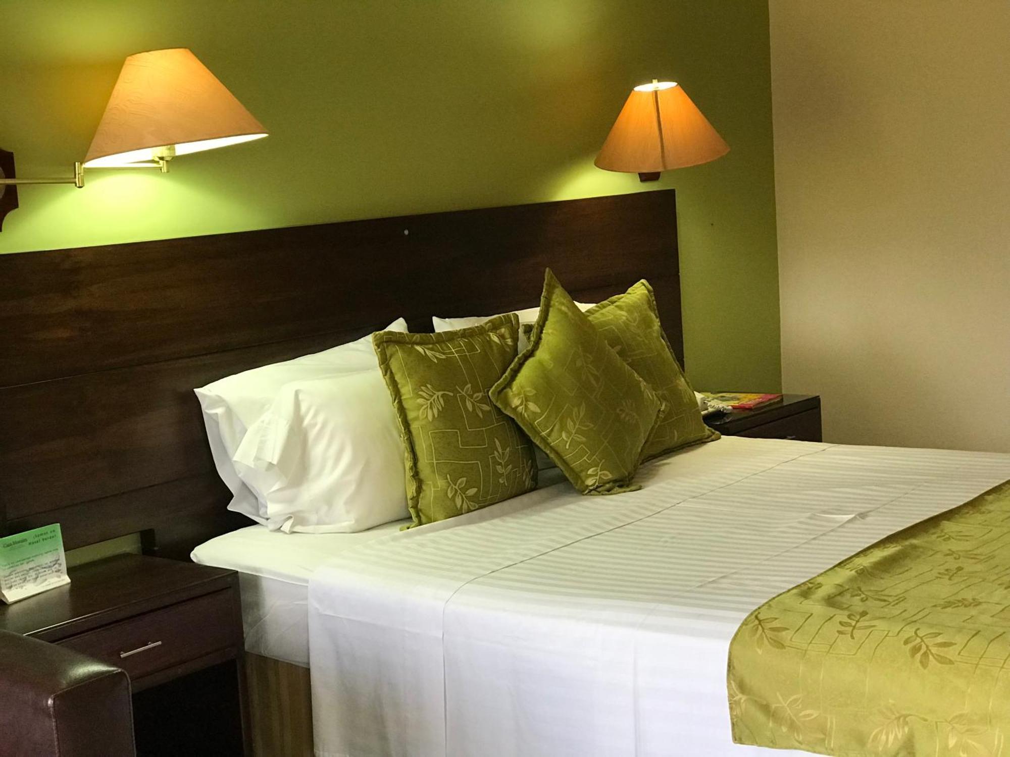 Casa Morales Hotel Internacional Y Centro De Convenciones Ibagué エクステリア 写真 A bedroom at the hotel