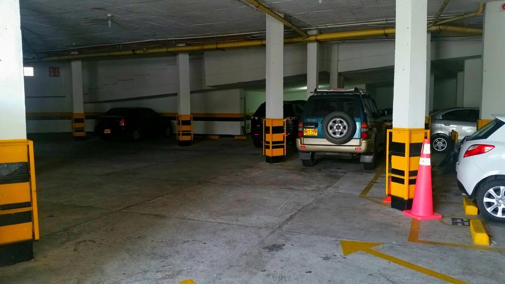 Casa Morales Hotel Internacional Y Centro De Convenciones Ibagué エクステリア 写真 Parking garage