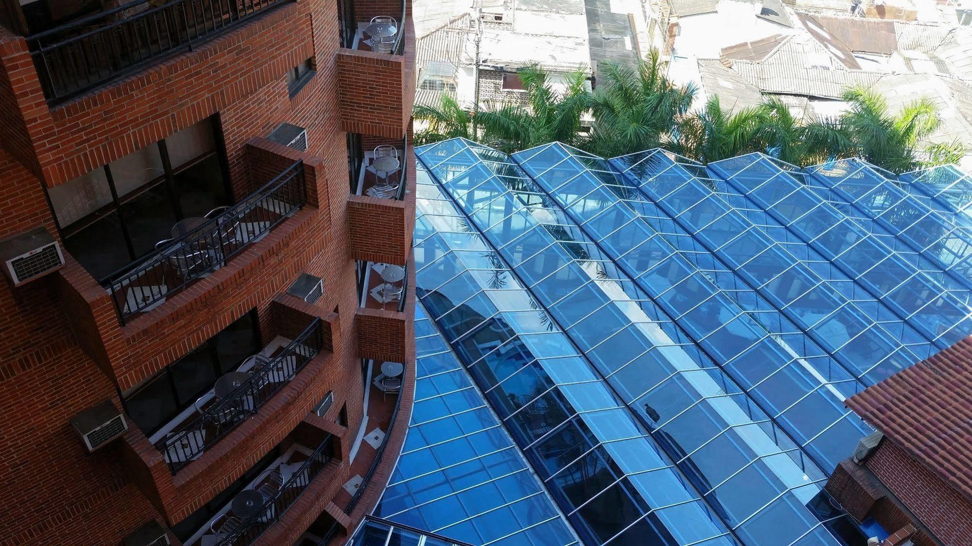 Casa Morales Hotel Internacional Y Centro De Convenciones Ibagué エクステリア 写真 Solar panels on the roof of the hotel