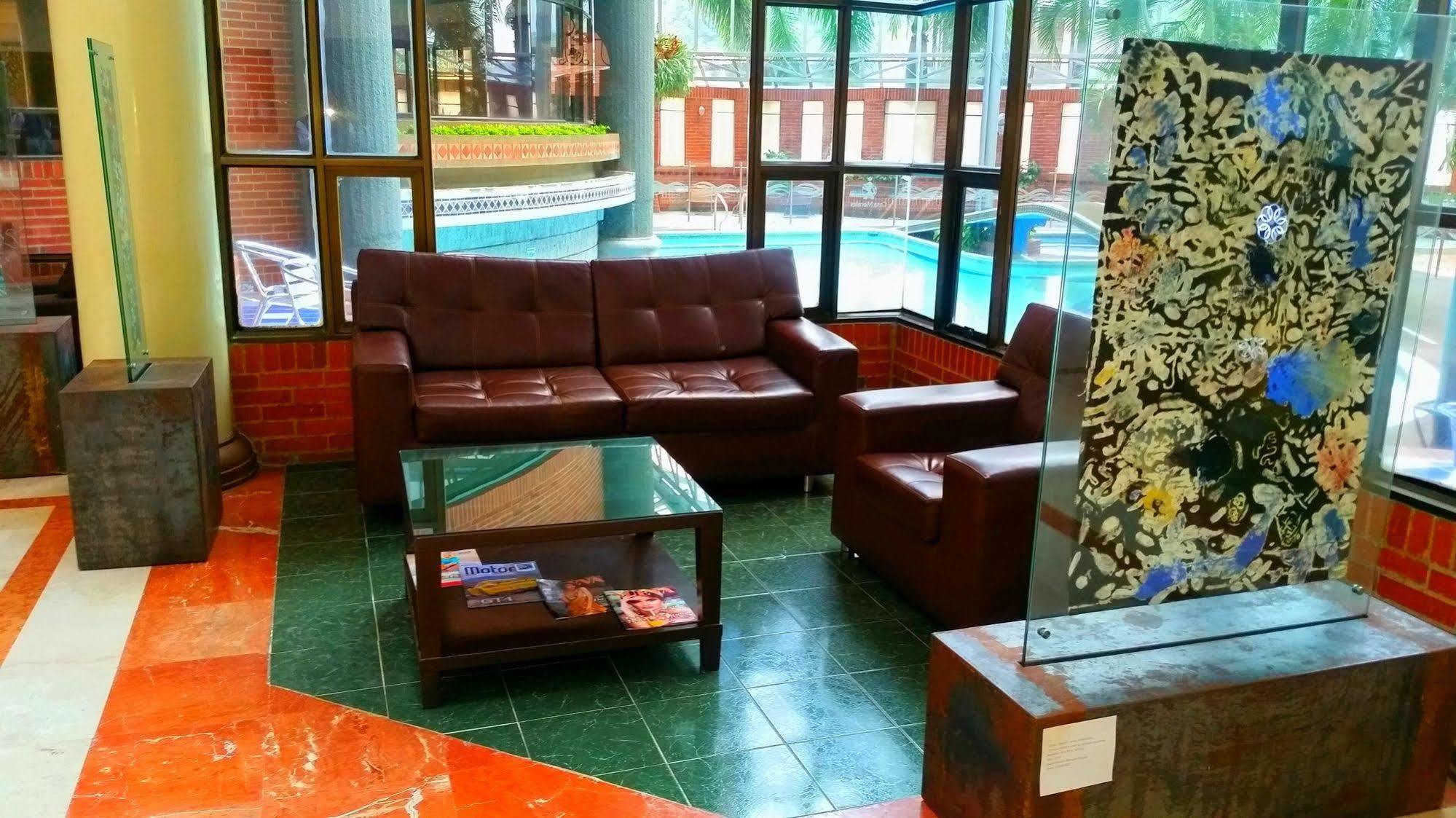 Casa Morales Hotel Internacional Y Centro De Convenciones Ibagué エクステリア 写真 The lobby of the hotel